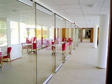 12 milímetros de vidrio transparente del grueso que resbala las paredes de división para la sala de conferencias