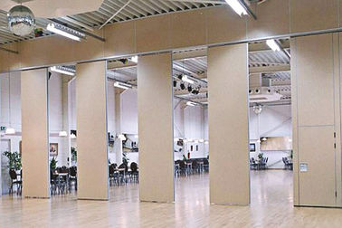 Altura de desplazamiento de las paredes de división de la superficie de madera de aluminio del marco los 6m