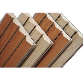 El panel acústico acanalado de madera acabado chapa modificado para requisitos particulares insonoro para el edificio de oficinas