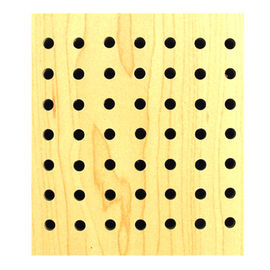 Music Room perforó el tablero de madera de la pared de la fibra de poliéster de la absorción sana de los paneles acústicos