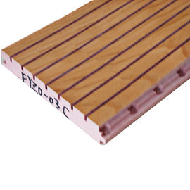 El panel acústico acanalado madera acabado ignífugo del sitio de la función del tablero fonoabsorbente
