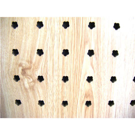 El panel acústico del aislamiento del sitio perforado de madera del estudio del tablero del MDF de la decoración interior