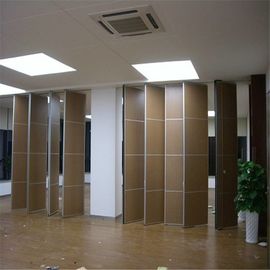 Puerta de oscilación plegable que resbala los paneles de madera que doblan las divisiones del panel de pared para la sala de reunión de la oficina