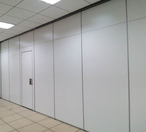 Los paneles de pared insonoros de madera de la posición interior para la sala de conferencias