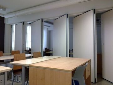 Mueble de la sala de reunión que resbala las paredes de división de la oficina con el marco de aluminio
