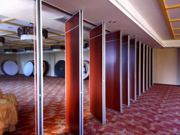 Anchura movible acústica moderna de los paneles de pared 800m m/desplazamiento de la división plegable