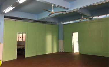 El multicolor remata el panel de pared plegable de división del sistema del techo de la ejecución para el sitio de entrenamiento