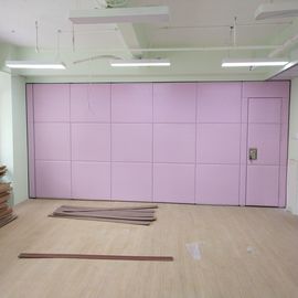 Color de cuero de madera plegable operable acústico del rosa del final de las divisiones de la pared de la sala de clase