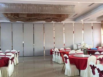 Sistema plegable de madera de madera acústico de la pared de división para el salón de baile del hotel
