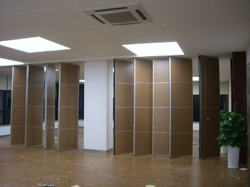 Sistema plegable de madera de madera acústico de la pared de división para el salón de baile del hotel