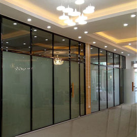 La decoración interior de Morden fácil instala la división movible del vidrio de desplazamiento para el balcón