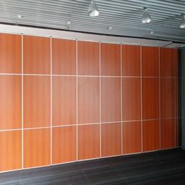 La puerta plegable insonora modificada para requisitos particulares del tabique las paredes de división de 85 milímetros para el hotel banquetea Pasillo