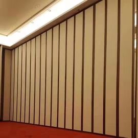 Pared de división de madera plegable movible de la prueba de los sonidos de la puerta deslizante para el hotel