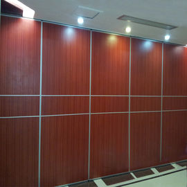 La oficina operable fácil resbalada plegamiento modificó la pared de división para requisitos particulares de aluminio de Foshan de 80 del estilo chinos del marco
