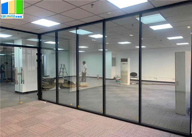 Pared de división de cristal llena moderada aluminio modular de la altura de la división de la oficina de EBUNGE para la oficina cabida hacia fuera