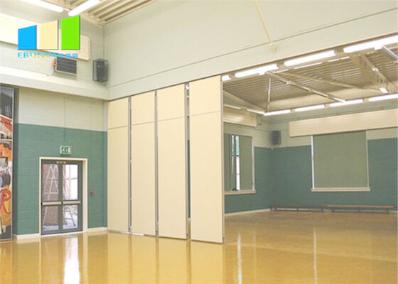 El plegamiento de la prueba de los sonidos del salón de baile divide la pared de división de madera movible para los auditorios