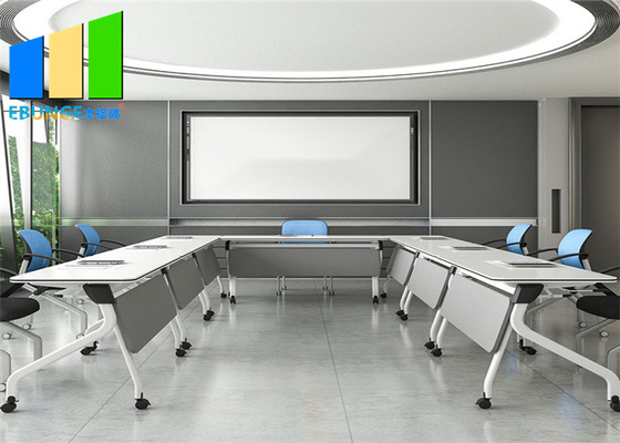 La sala de conferencias apilable plegable ajustable presenta las tablas del entrenamiento de la oficina
