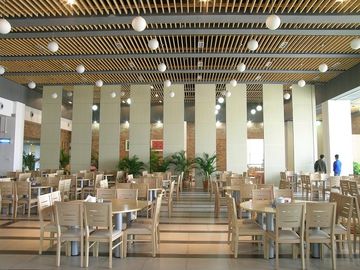 Ideal para uso comercial y de hospitalidad Paredes divisorias deslizantes plegables con tecnología insonorizada