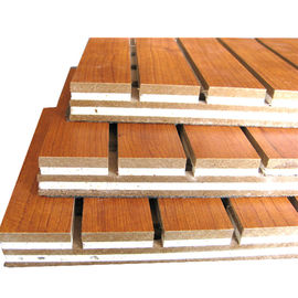La absorción sana de madera acanaló los paneles acústicos para el gimnasio