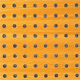 Los paneles acústicos de madera perforados amarillos ignifugan el panel de pared superficial de los sonidos de la chapa