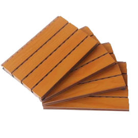 Los paneles acústicos acanalados del panel de la reducción del nivel de ruidos, maderas para las paredes y techos de madera