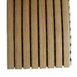 Tablero fonoabsorbente acanalado de madera ranurado superficie del MDF del panel acústico de la melamina