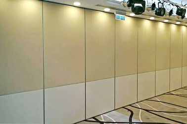 Sonido interior de la sala de conferencias que impermeabiliza las paredes y las divisiones de desplazamiento movibles de la puerta