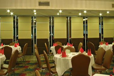 Superficie de la tela que resbala las paredes de división movibles operables para el banquete Pasillo del hotel