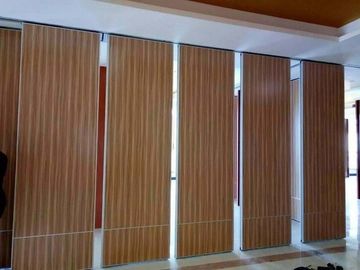 Paredes de división acústicas de desplazamiento de madera del hotel del salón de baile con la puerta sola/doble