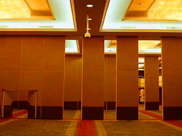 Divisiones materiales decorativas de la prueba del sonido del hotel con la altura de aluminio del marco los 4m