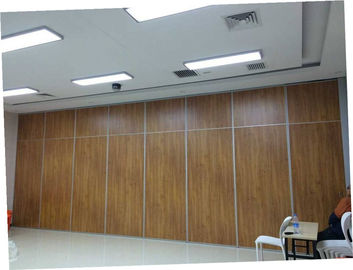 Tabiques acústicos superficiales de la altura los 5m del panel de la melamina para la sala de conferencias/la pared de división plegable
