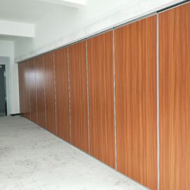 La pared techo acústica de aluminio de anodización de la división del MDF montó color modificado para requisitos particulares derecho libre