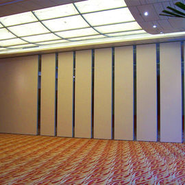 La pared acústica de la sala de exposiciones divide las paredes movibles insonoras