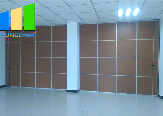 Paredes de división plegables acústicas operables materiales del panel de madera para el proyecto de la pared de división de la oficina