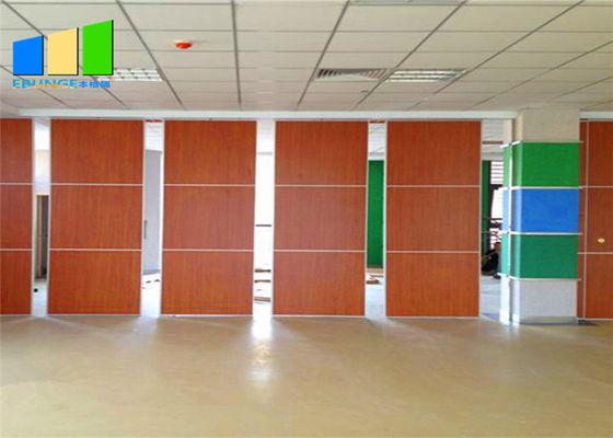 Pared de división plegable colgante de madera acústica movible de la pared de división del hotel de Nigeria con color de la variedad