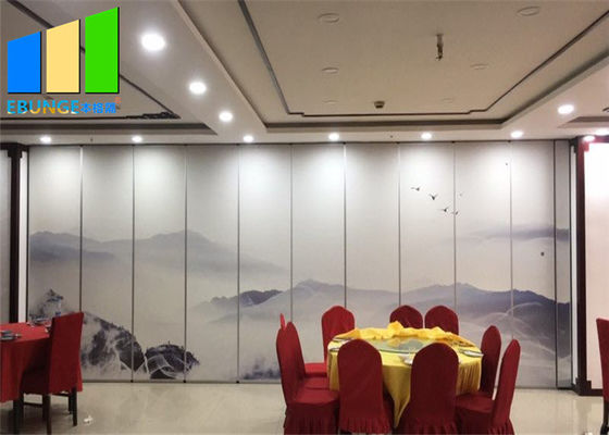 Soluciones personalizables Pared divisoria de acordeón Paredes divisorias plegables duraderas para el hotel Sala de banquetes