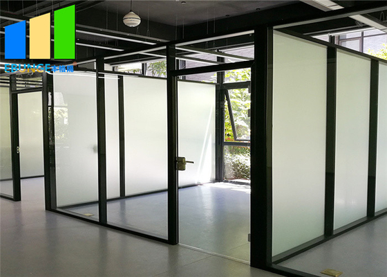 El vidrio moderado de aluminio de la oficina divide las paredes interiores comerciales de la oficina portátil