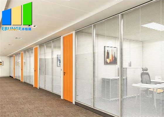 El vidrio doble de la división insonora desmontable de la oficina fijó las paredes de división con el marco de aluminio