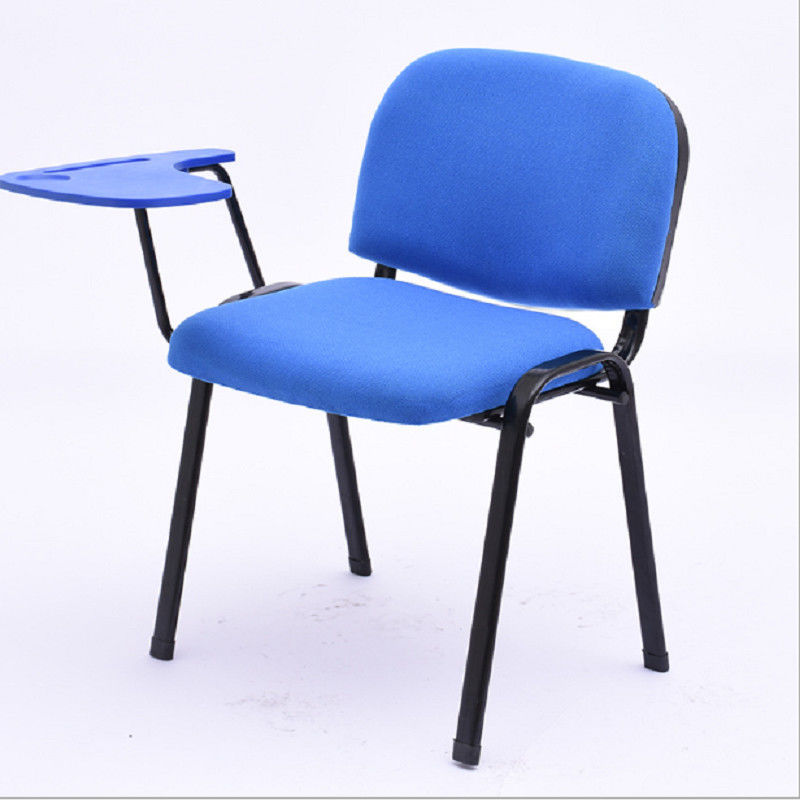Silla de la oficina, sala de reunión o sillas ergonómica azul del cuarto de visitas sin las ruedas
